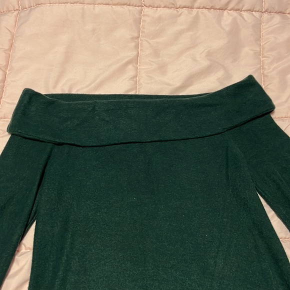 A.N.A dark green sweater top XS holiday outfit long sleeve cold shoulder - Picture 2 of 3